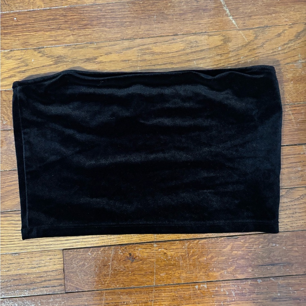 Forever 21’s Black Velvet Tube Top Bandeau- Stretch
